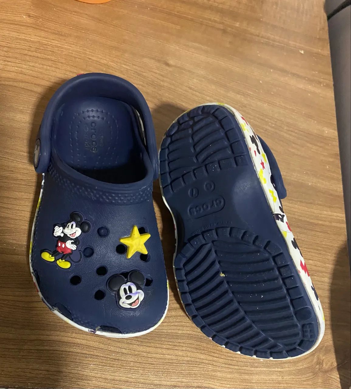 Chinelo infantil crocs - Foto 2