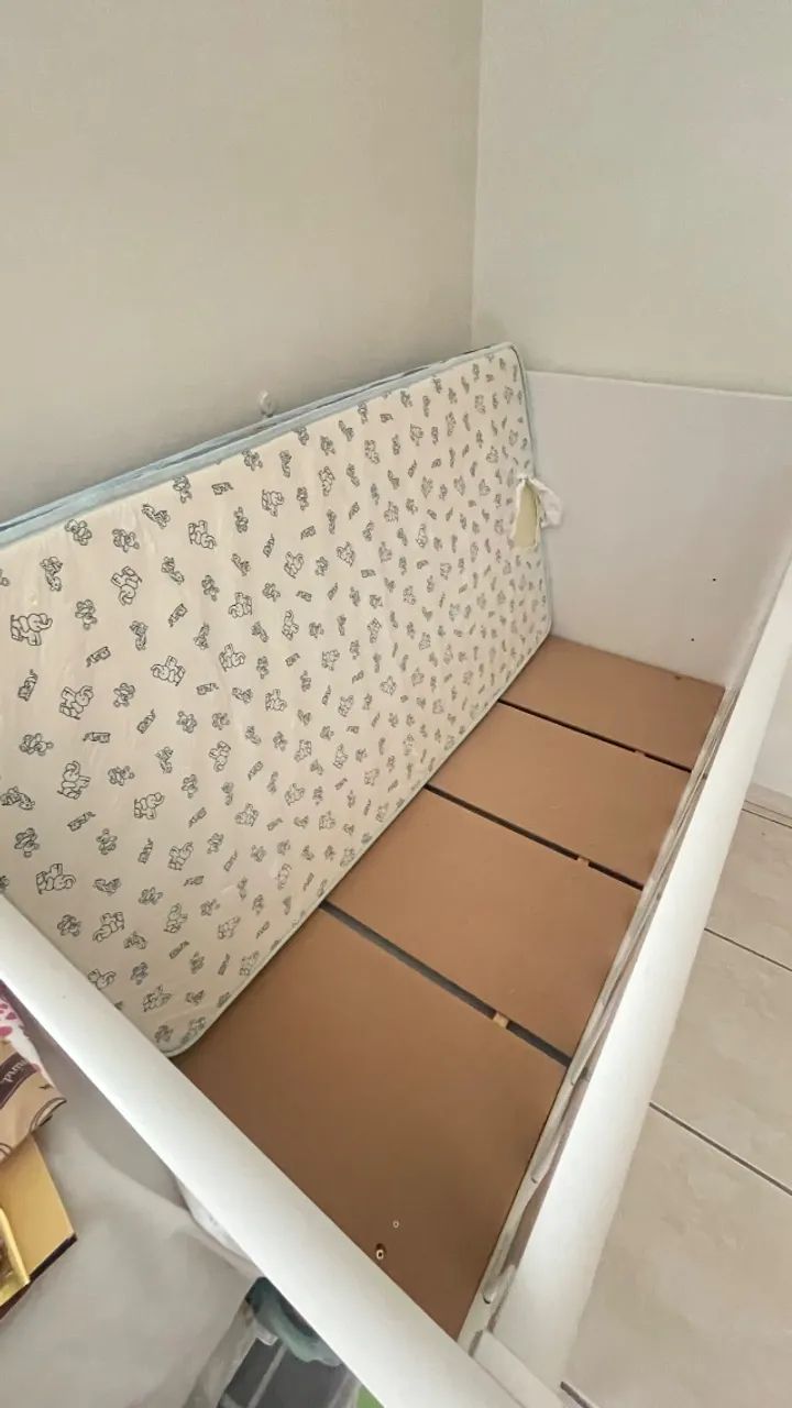 Berço americano e cômoda com portas e gavetas  - Foto 4