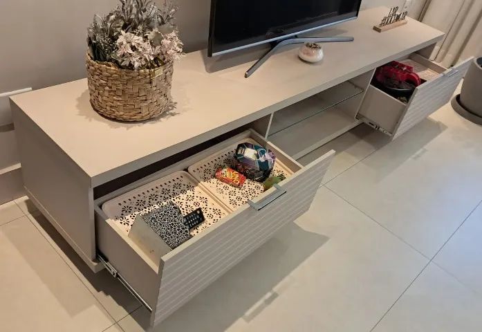 Rack Off White Premium para TV Grande com Nicho de Vidro - Foto 4