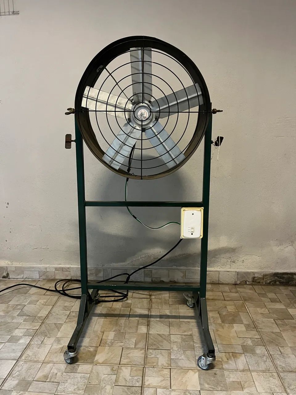 Ventilador e exaustor com carrinho