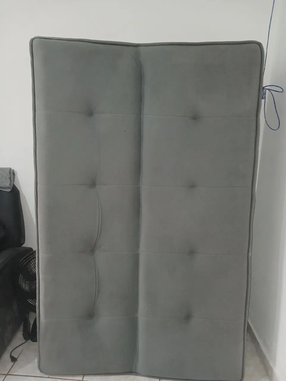 SOFA CINZA LIMPINHO NOVINHO SEM DETALHES - Foto 2