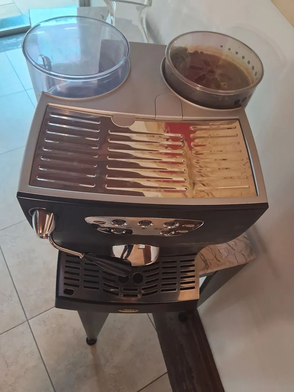 Cafeteira Vende-se com pequeno defeito  - Foto 4