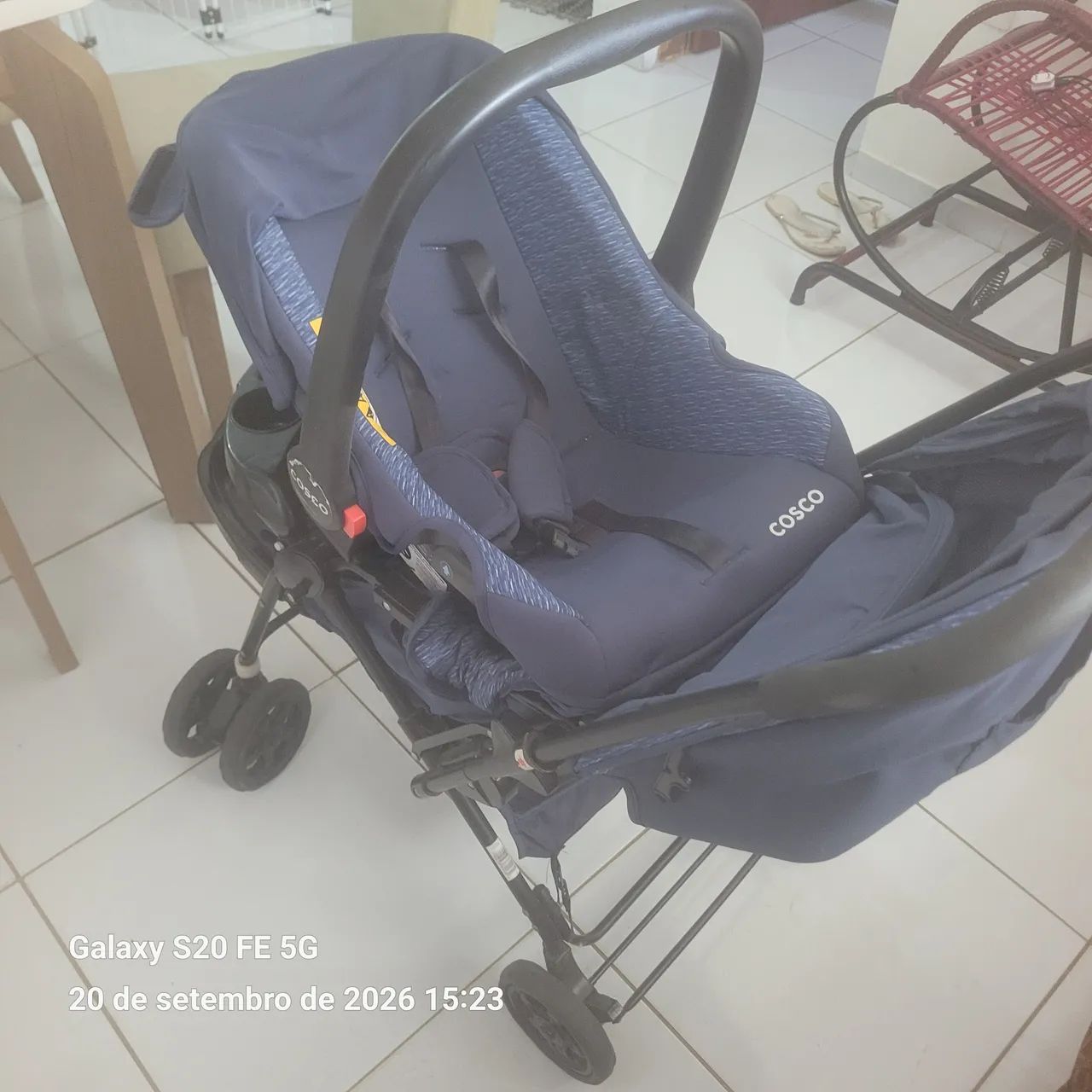 Carrinho com bebê conforto - Foto 2
