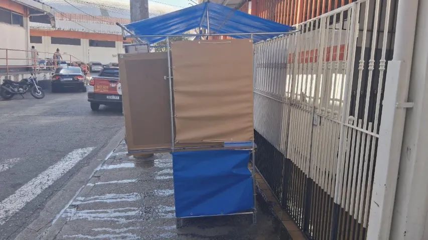 Barraca de Metal Desmontável para Comércio + 103 Peças de Bijuteria