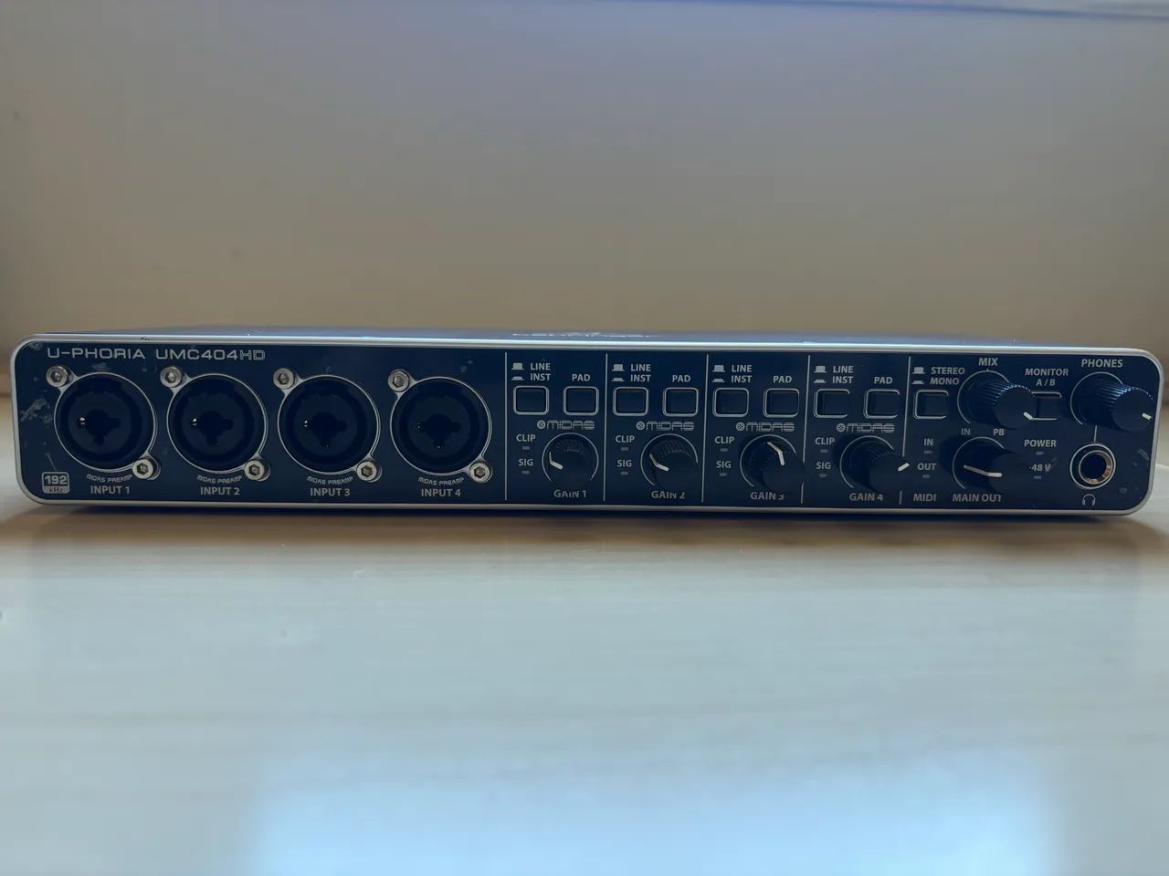 Interface de áudio Behringer 404HD