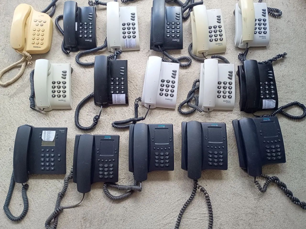 Vendo lote com 22 telefones, Funcionando. Leia bem o anúncio. - Foto 2