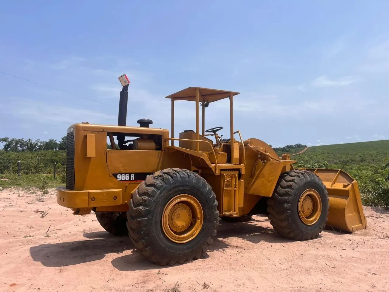 Pá carregadeira Caterpillar 966