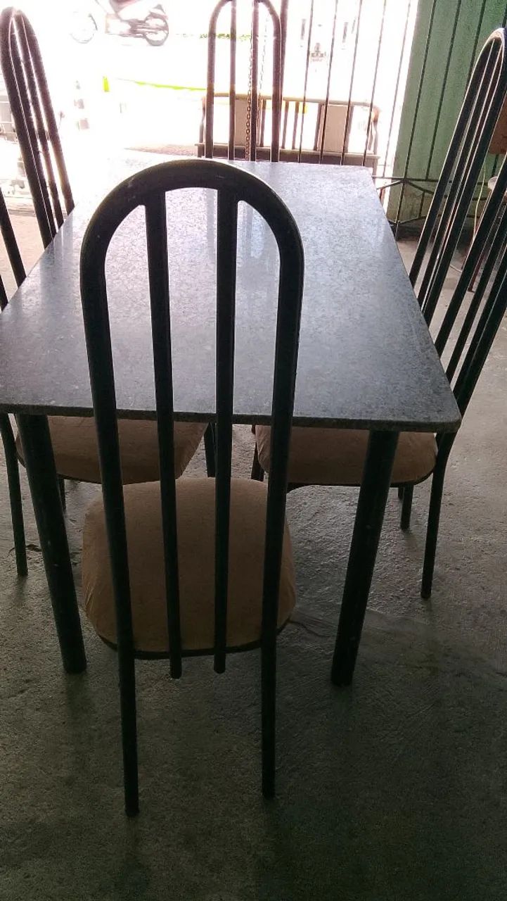 Mesa de mármore com 6 cadeiras  - Foto 3