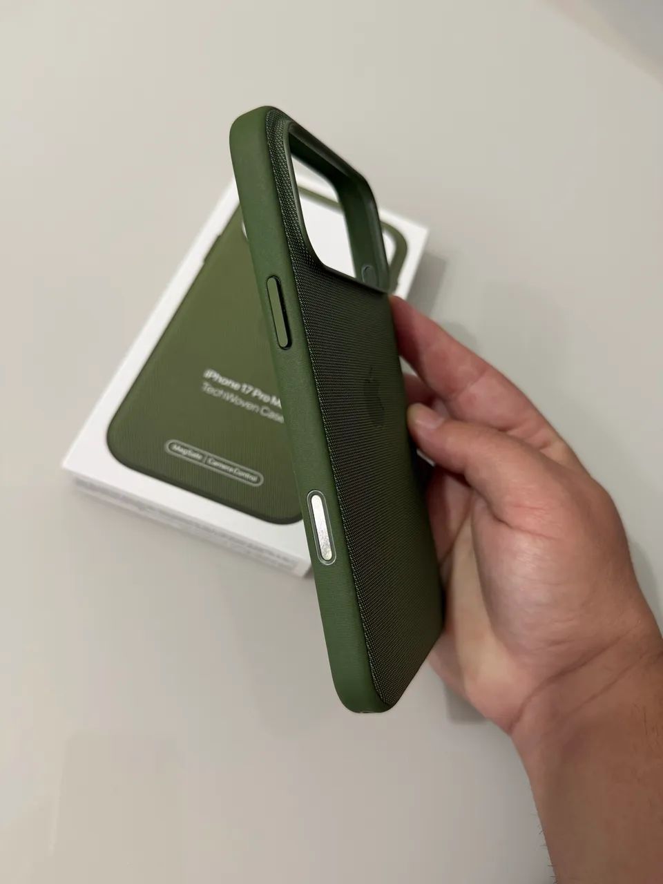 Capa original Apple para Iphone 17 Pro Max modelo TecWoven verde  - Foto 2
