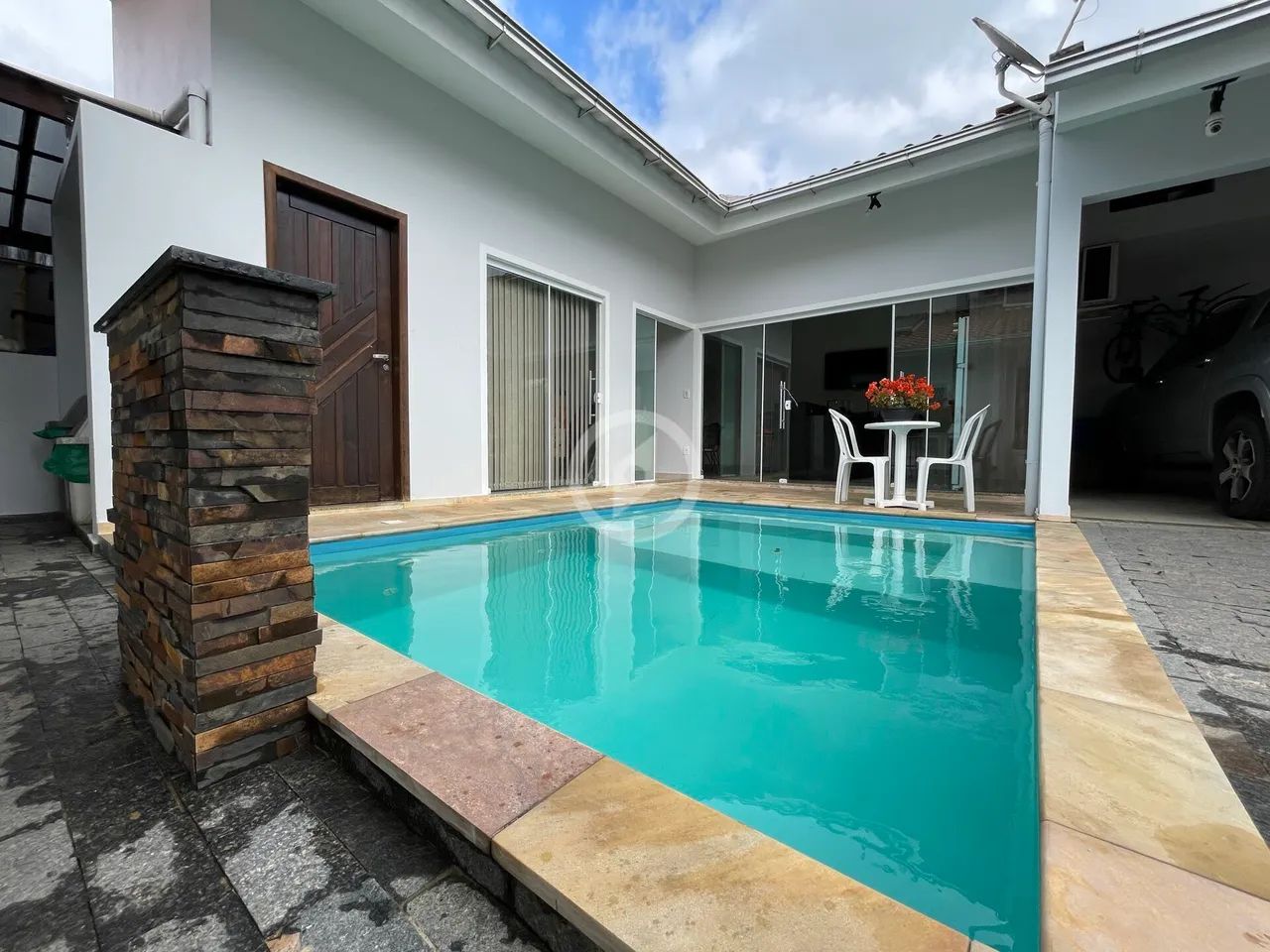 Casa Alto Padrão com Piscina e Suite com Sacada e Banheira - Foto 5