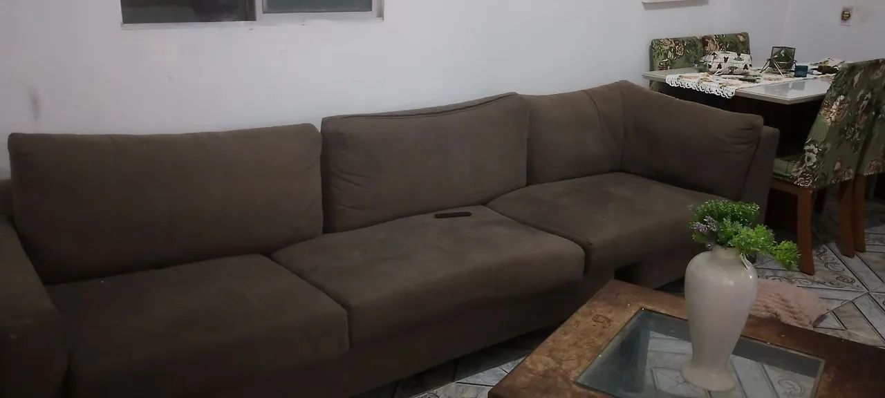 Sofá com 3 lugares, aconchegante e espaçoso! 
