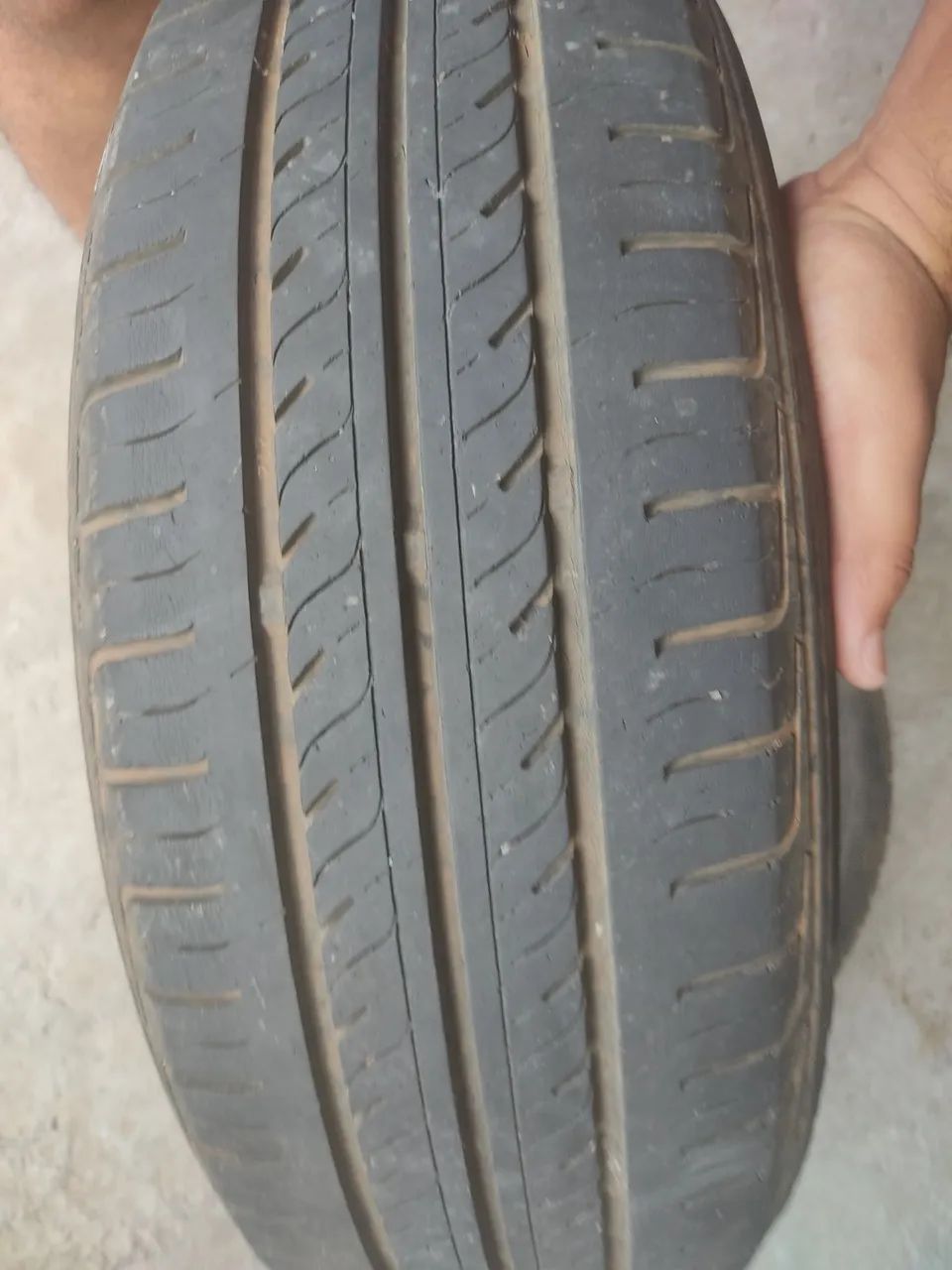 Pneu meia vida 185/60 R15 - Foto 3