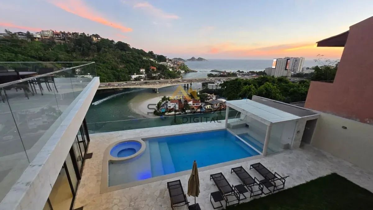 Casa com Vista Panorâmica para a Barra da Tijuca  Joá REF: CA0033