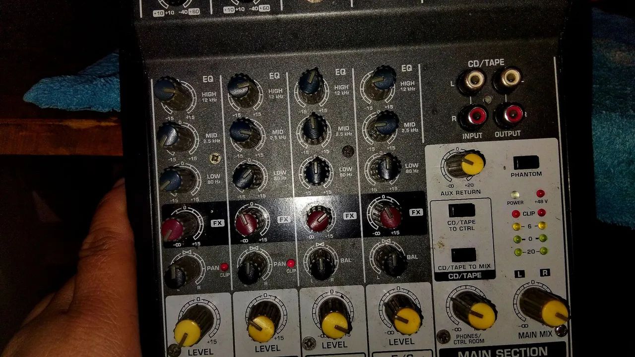 Mesa de som da Behringer 