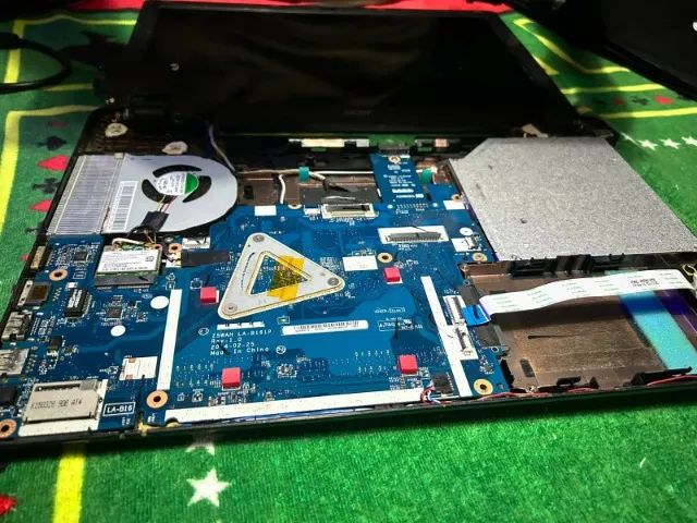 Notebook Acer Aspire E5-573 i5 ? Para Peças/Conserto (Defeito na Placa) - Foto 4