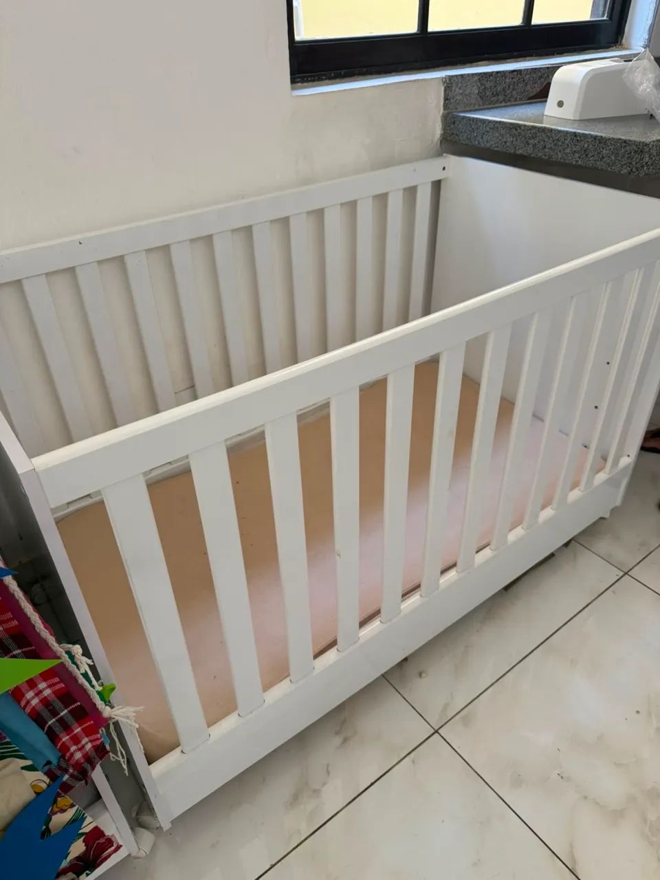 Berço para bebê multifuncional com colchão + Rodízio 