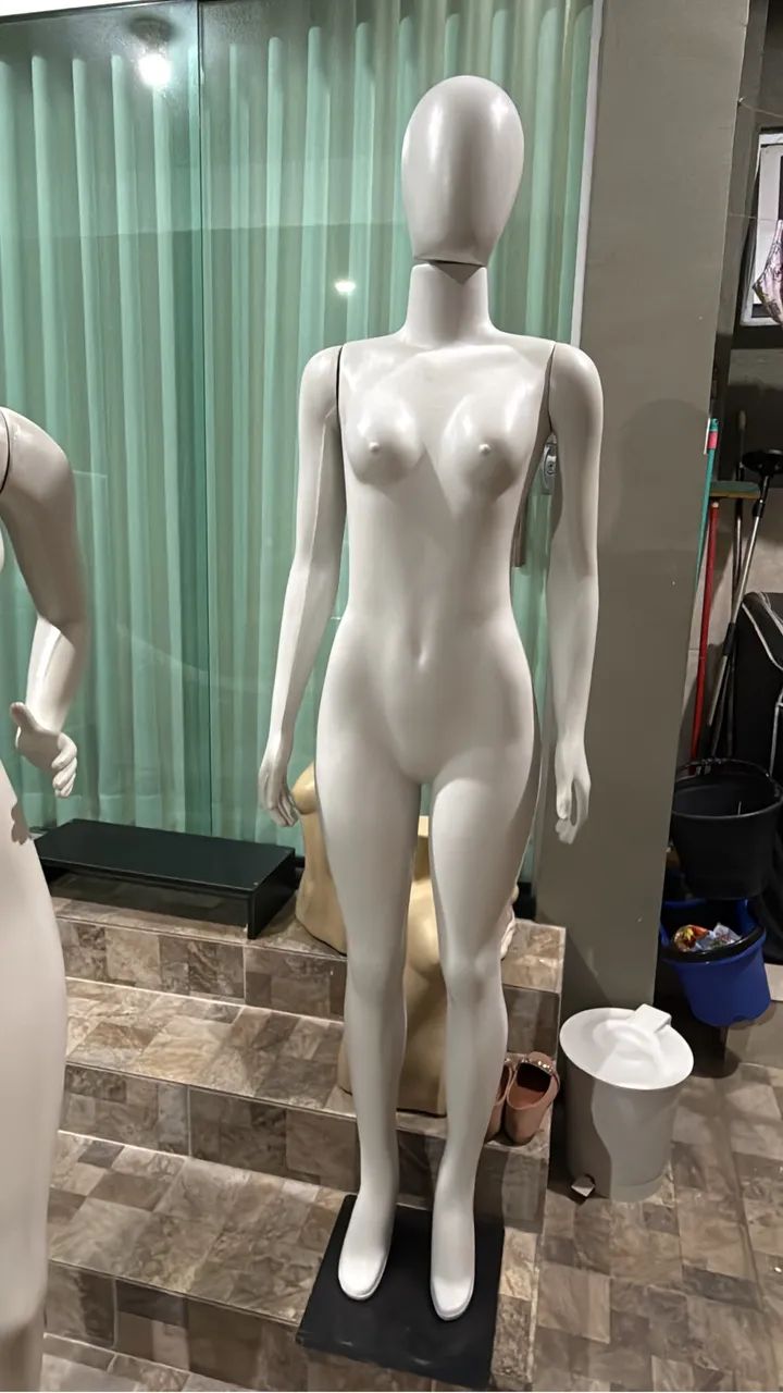 Vendo manequim feminino