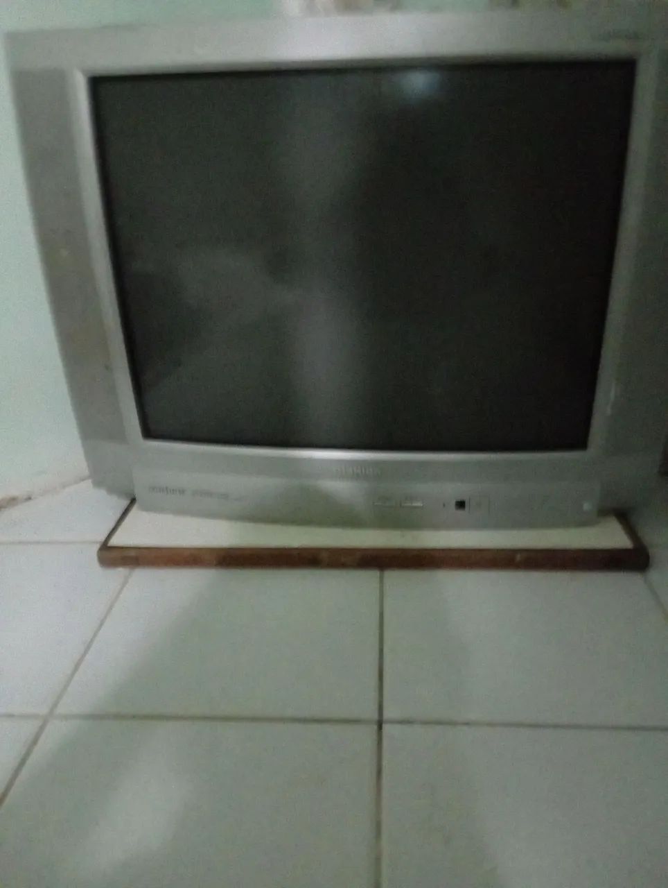 2 TV CRT COM DEFEITO 20"