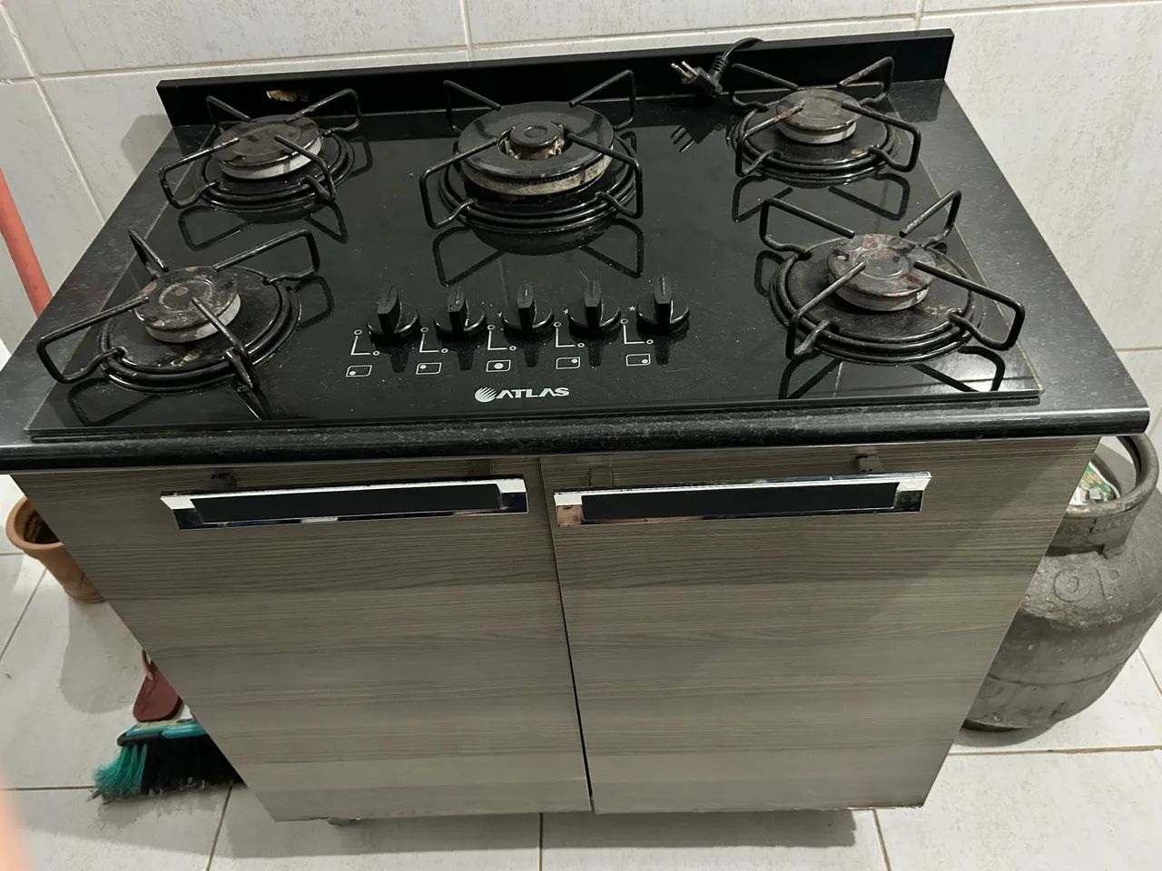 Fogão cooktop com armário 