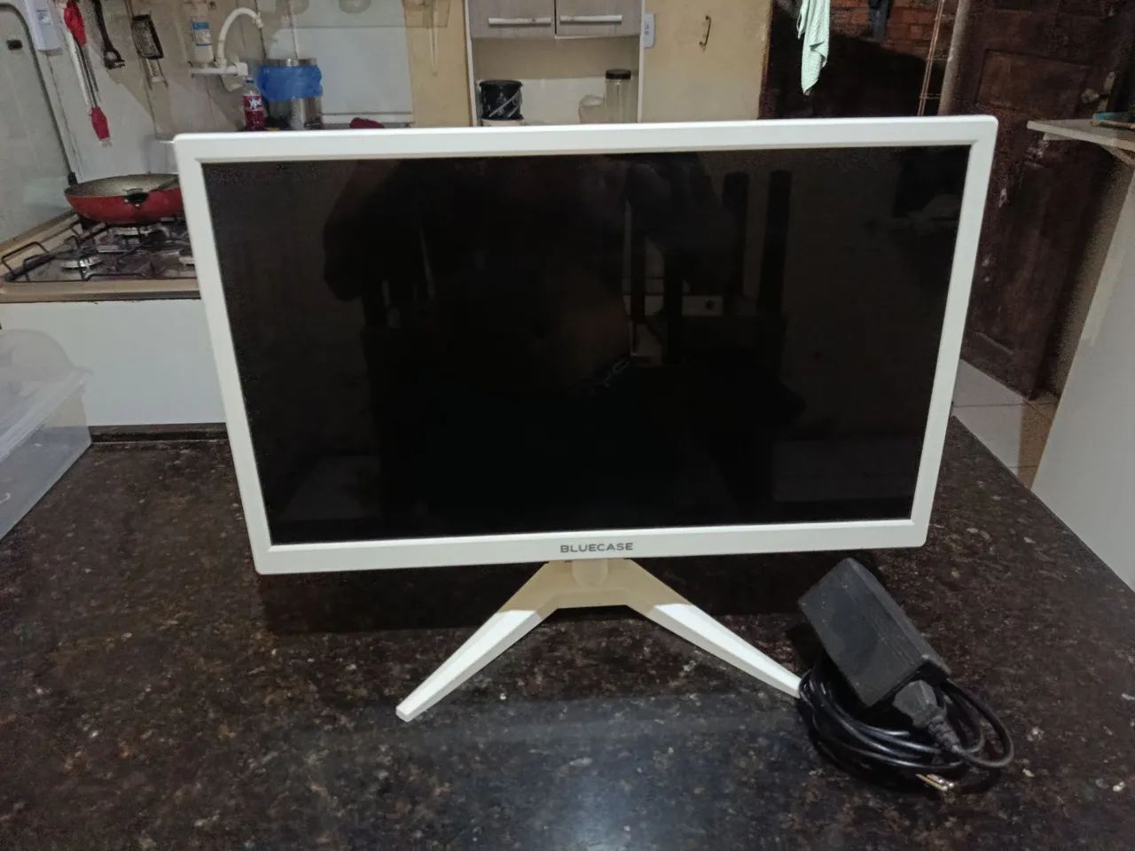 monitor blucase 20"