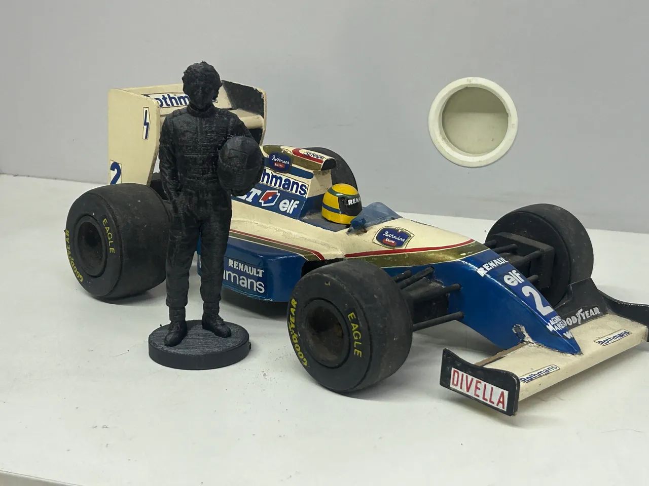 Carro de Madeira de época Ayrton Senna + Ayrton Senna feito em 3d  - Foto 3