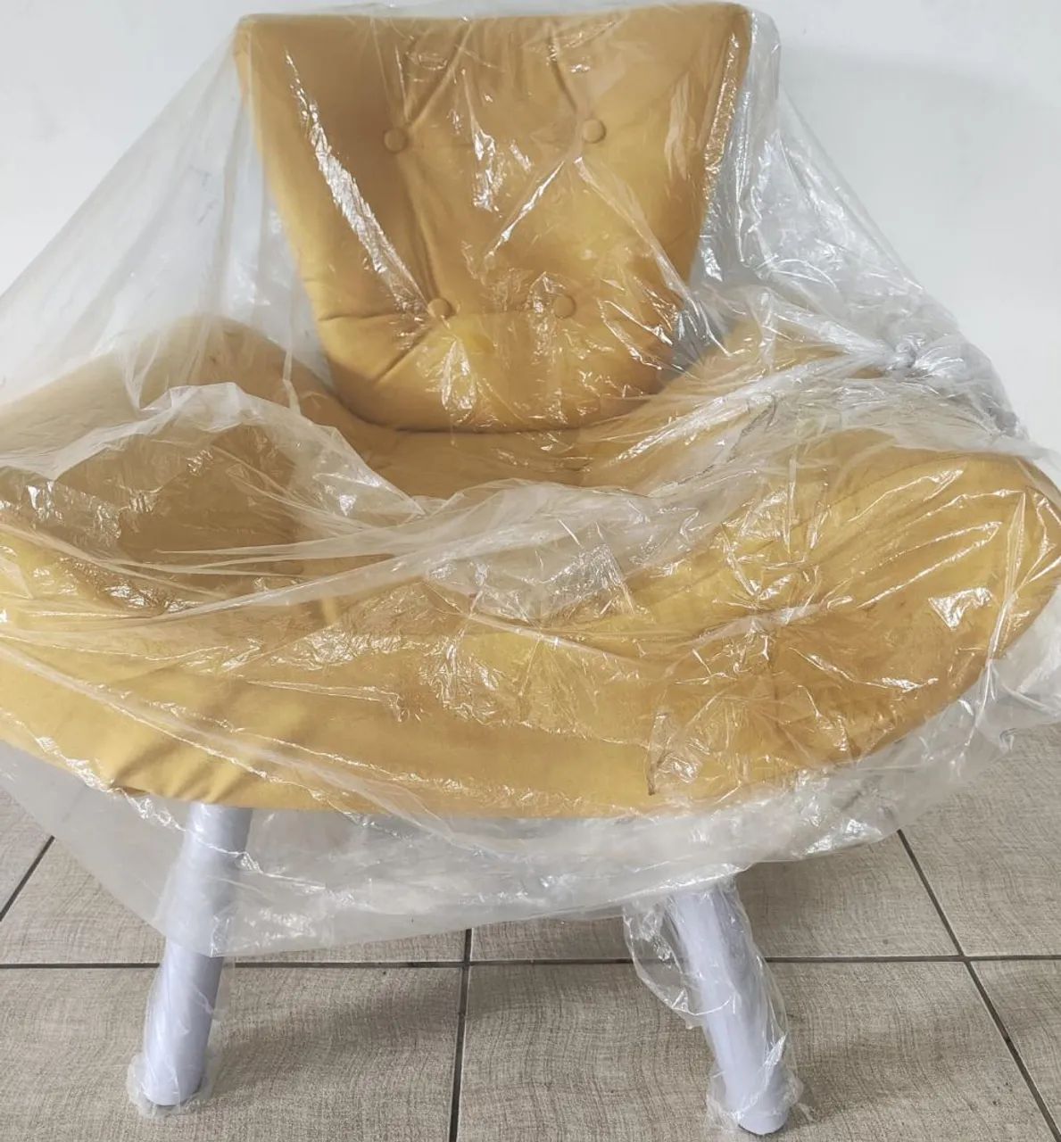 Poltronas confortável amarela