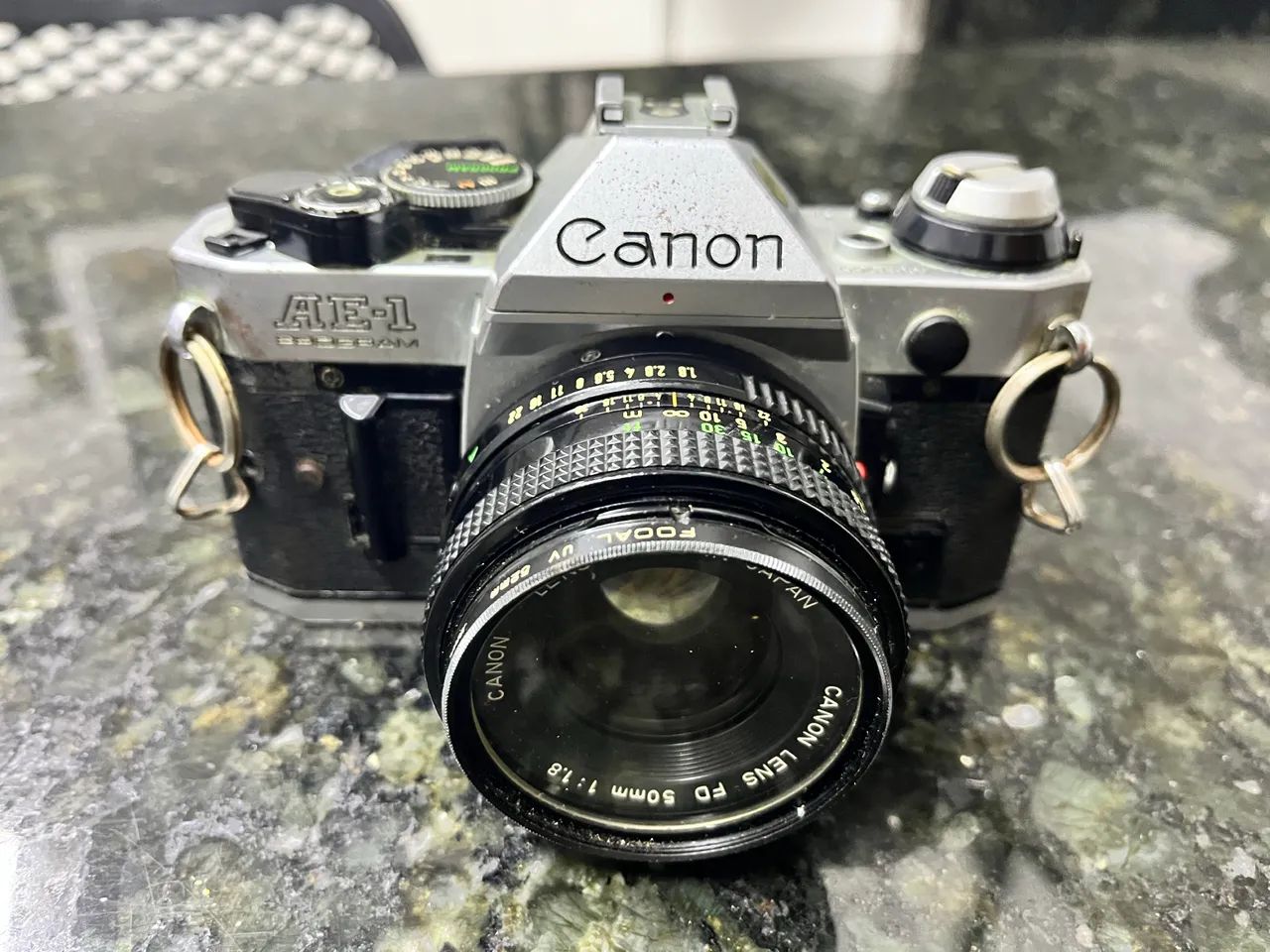 Cânon AE-1 PROGRAM + Lente Canon FD 50mm f/1.8 - Analógica