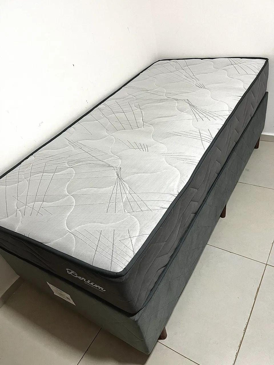 Vende-se Cama Box + Colchão solteirão  - Foto 2