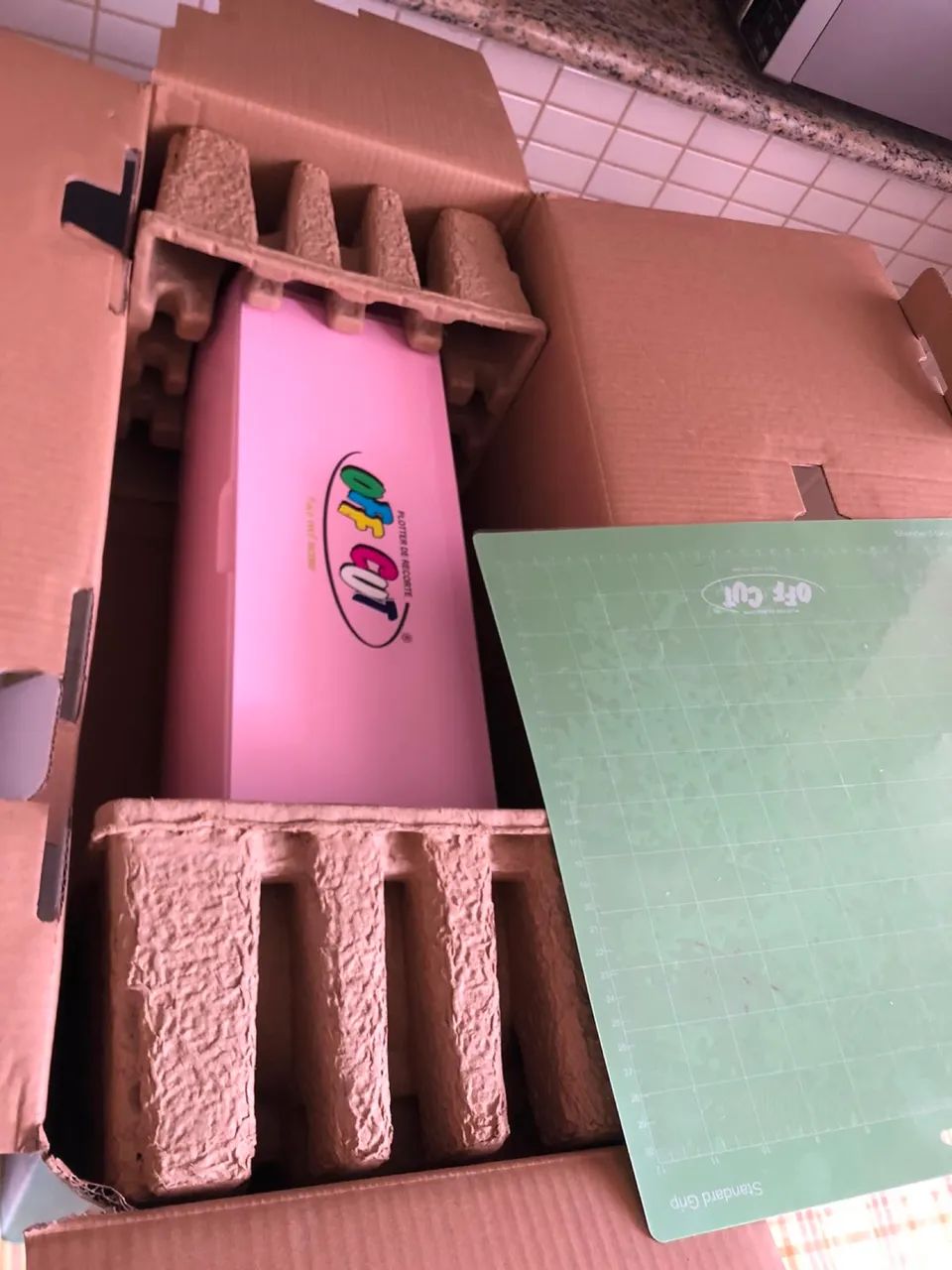 Plotter de Recorte Off Cut Rosa - Nova, Nunca Usada + Acessórios - Foto 2