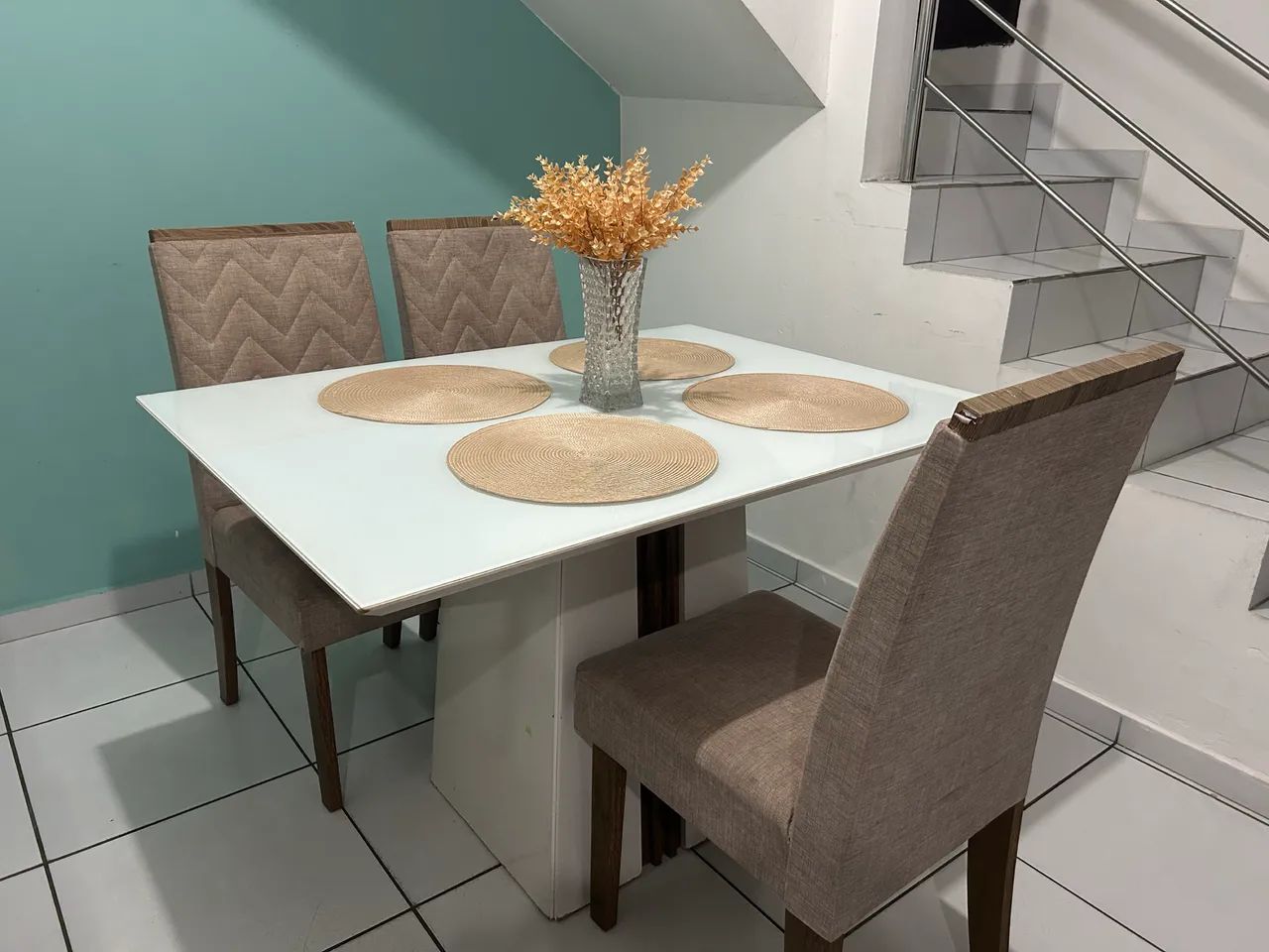 Vendo mesa de vidro com 3 cadeiras.  - Foto 2