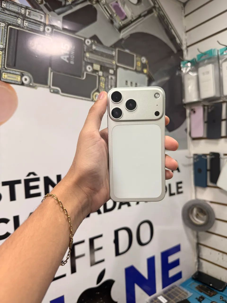 ? iPhone 11 na Carcaça 17 Pro Silver ? Visual Premium e Exclusivo! ? - Foto 2