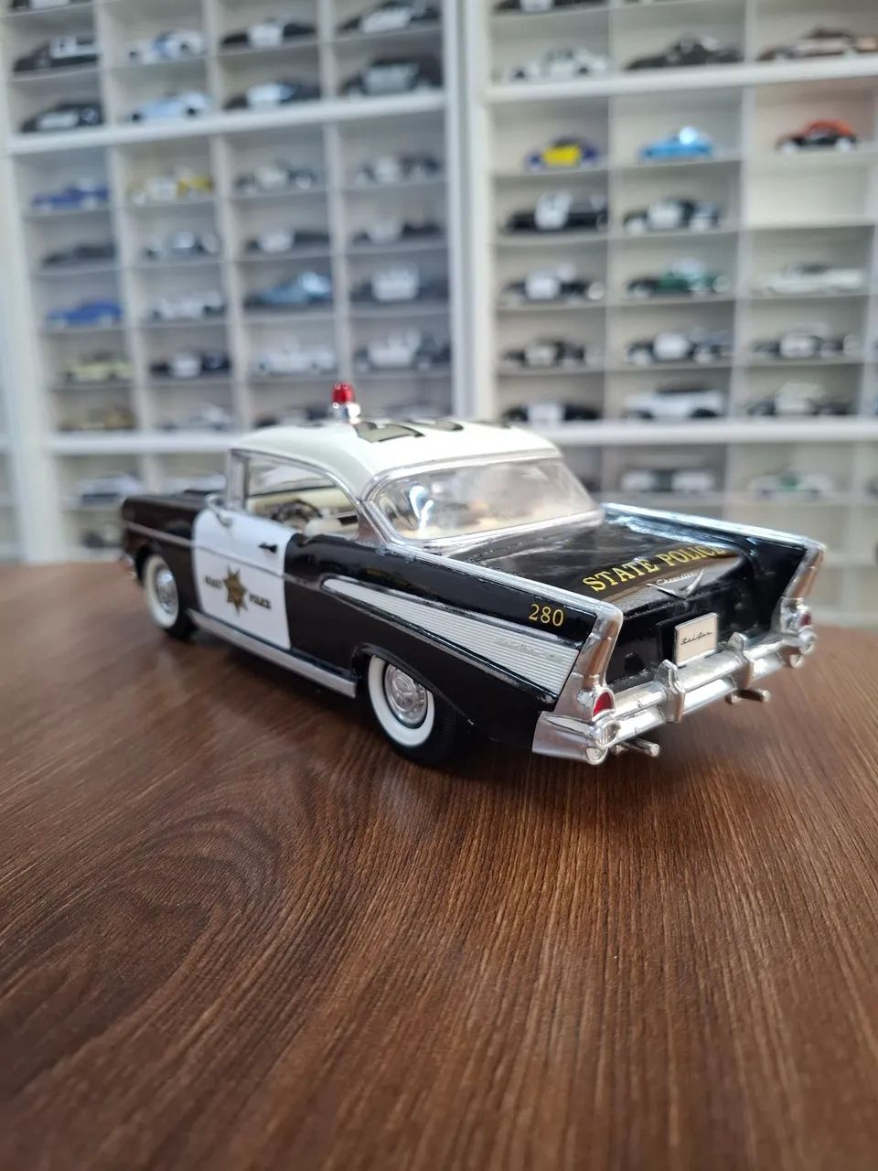 Miniatura Police Sunnyside 1/24 Chevrolet Bel Air Ss 1957 - Foto 3