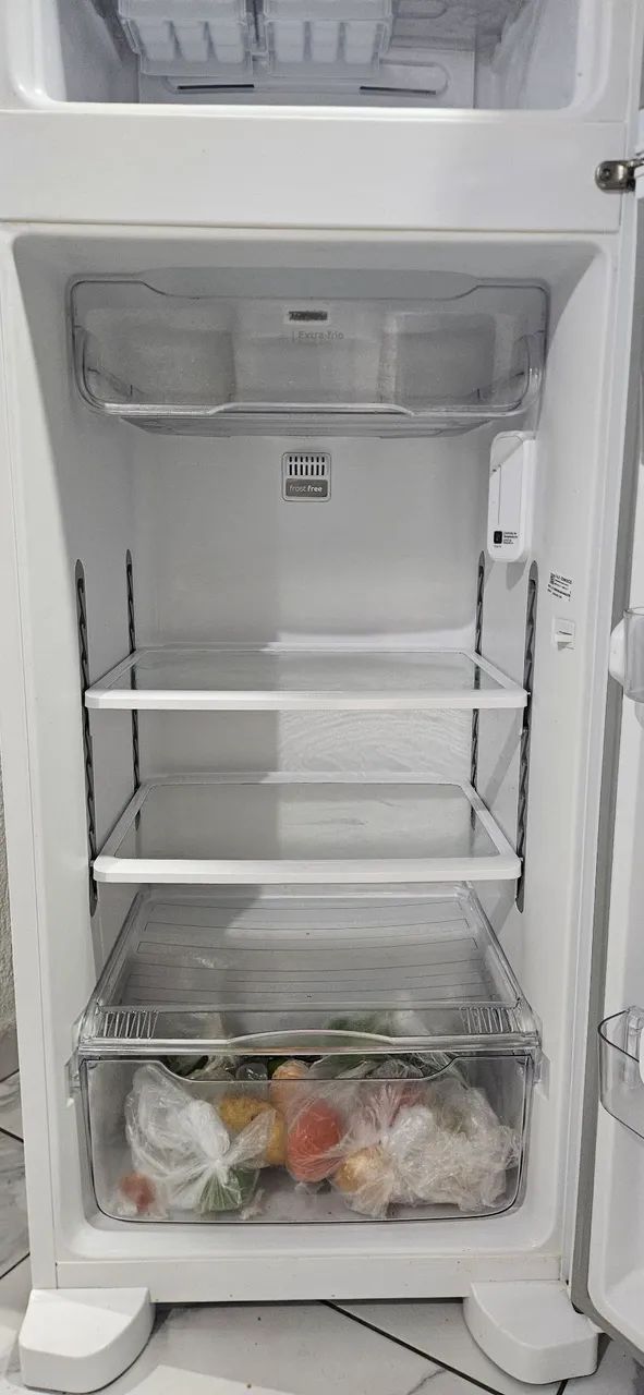Vendo geladeira em perfeito estado - Foto 4
