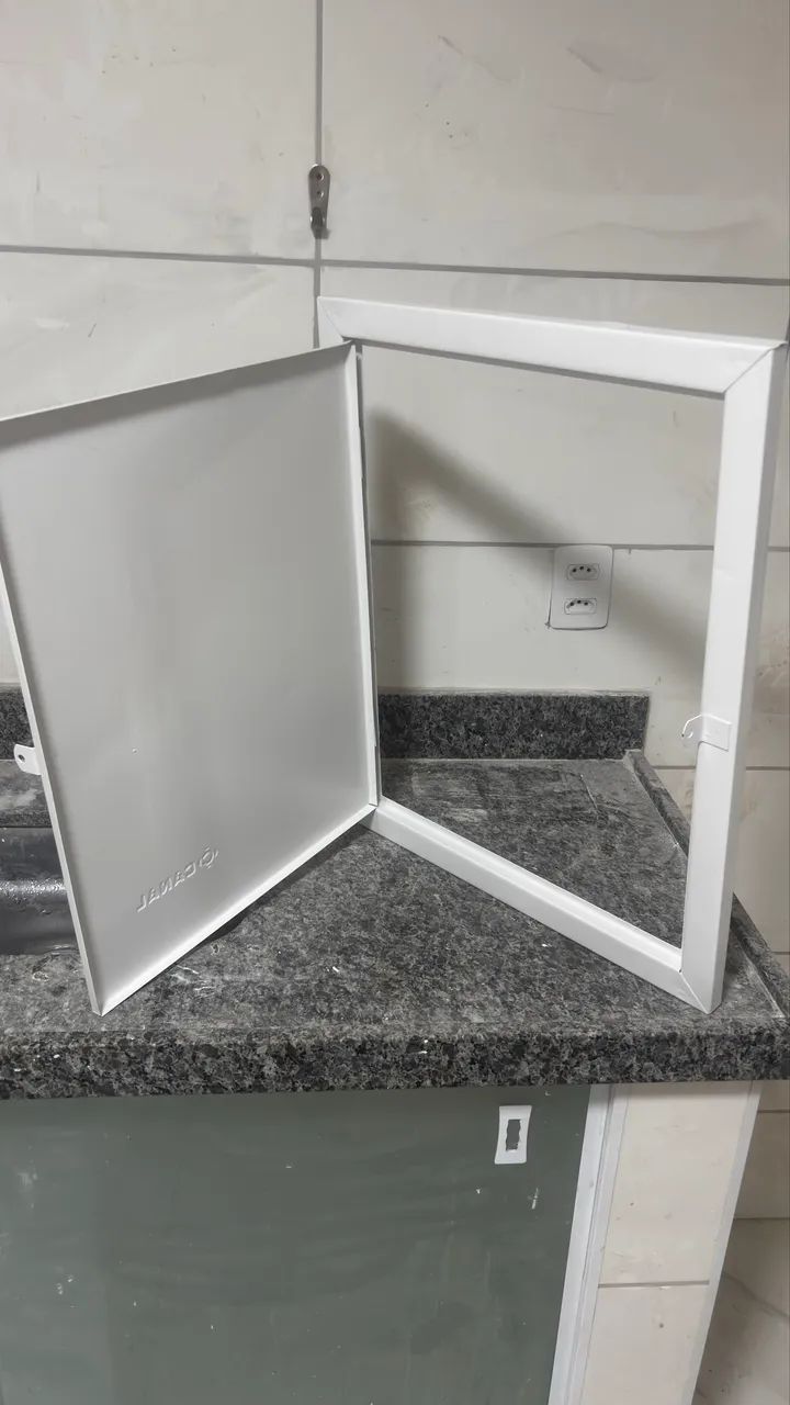 Tampa alçapão 50x60 para parede