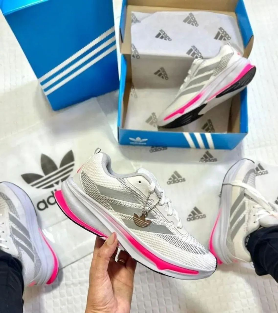 Tênis Adidas  - Foto 4