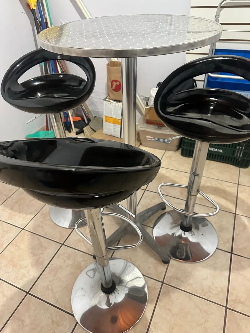 Banquetas e mesa - Foto 2