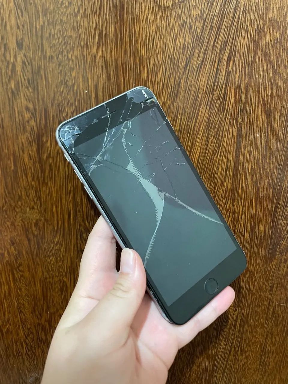 > iPhone 6s PLUS - SUCATA - PARA RETIRADA DE PEÇAS - Foto 4