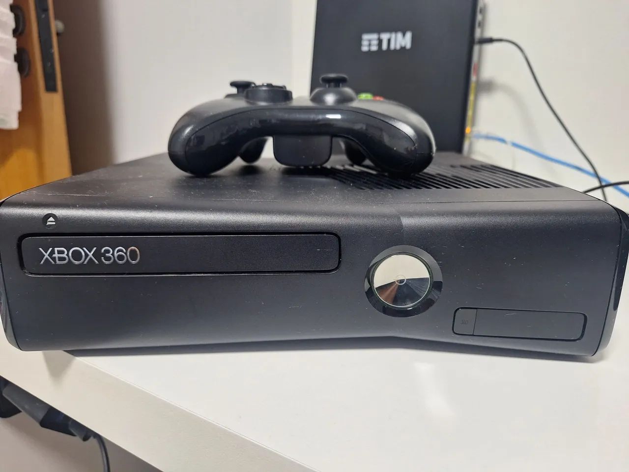 XBOX 360 + 2 controles + jogos  - Foto 2