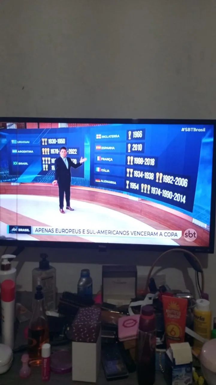 Vendo tv 32 polegadas em perfeito estado! Ela está com uma linha do lado , funcionando  - Foto 4