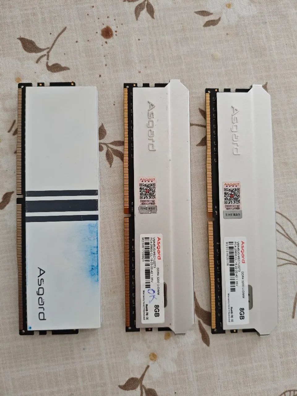 3 memórias rams com defeito desconhecido 