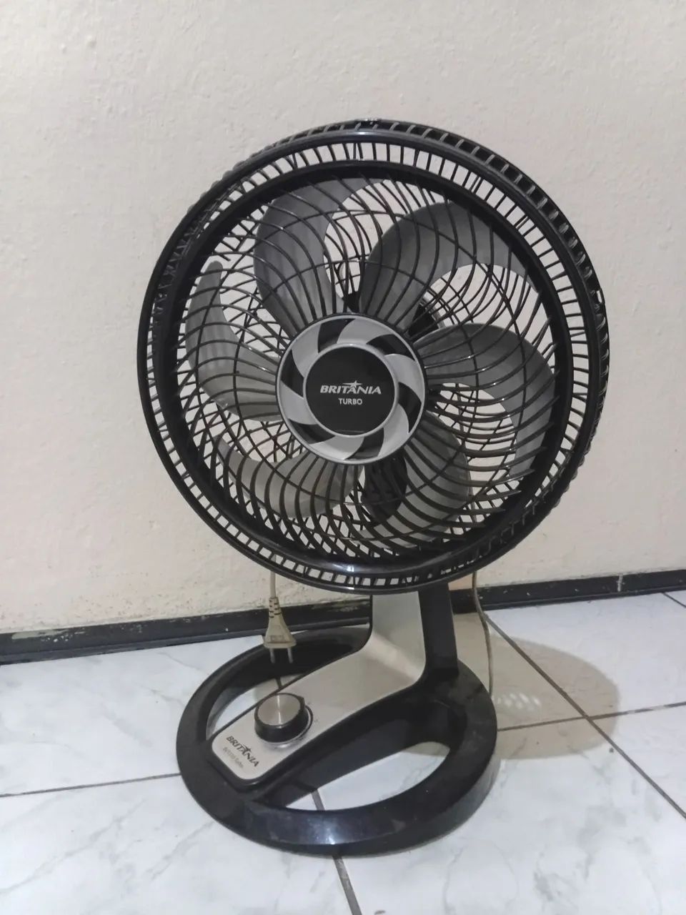 Ventilador Britânia com defeito/ para retirada de peças 