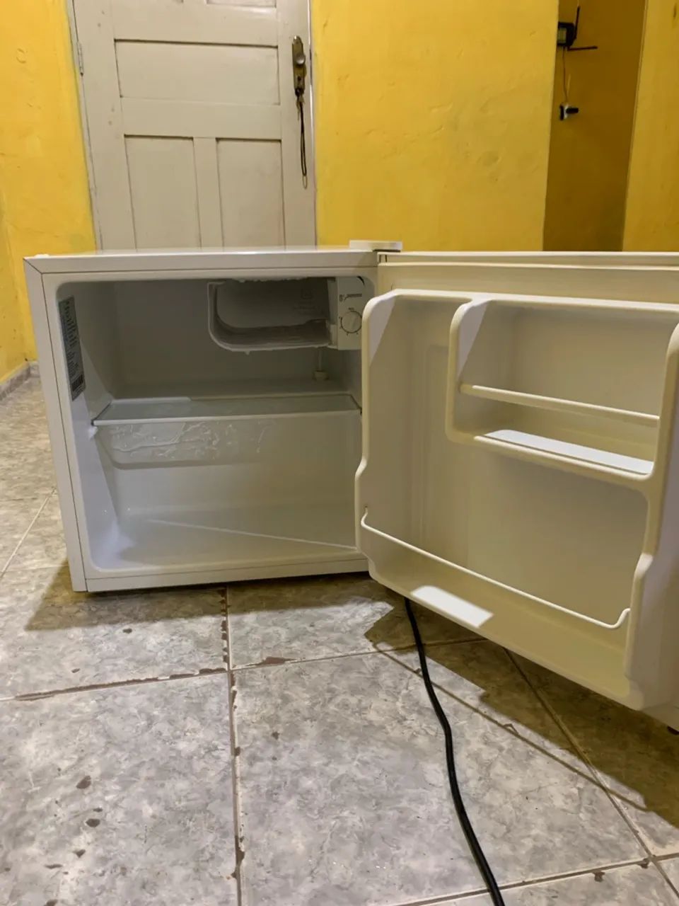 FRIGOBAR 45L INVERTER BIVOLT MIDEA + BANCADA - Foto 4