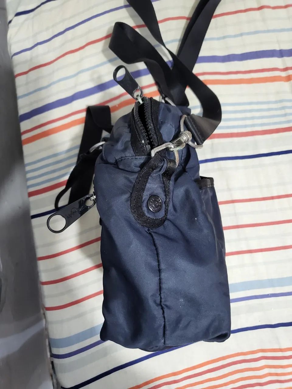 Bolsa Kipling azul escura usada - Foto 3