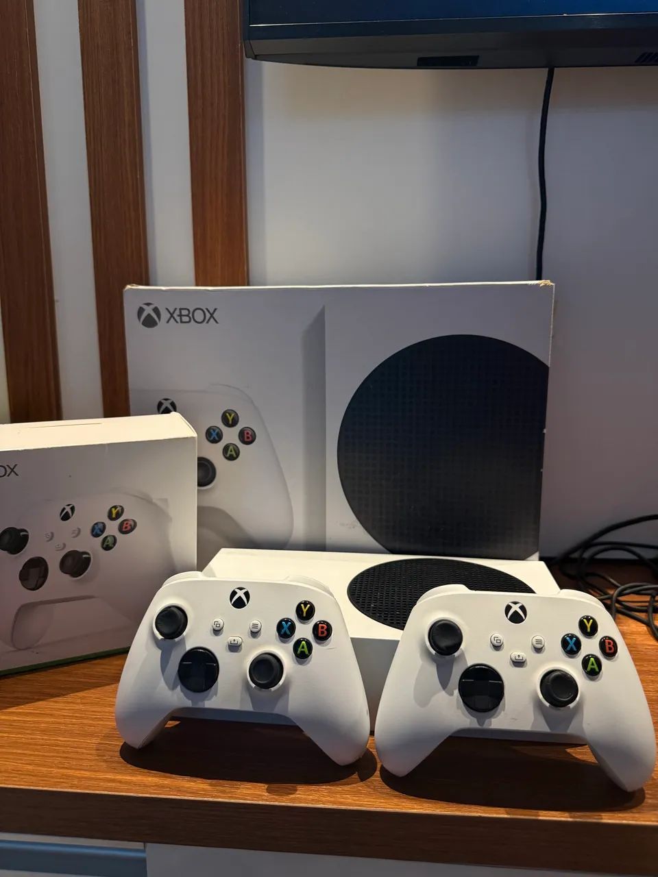 XBOX SÉRIES S - 2 controles funcionando perfeitamente