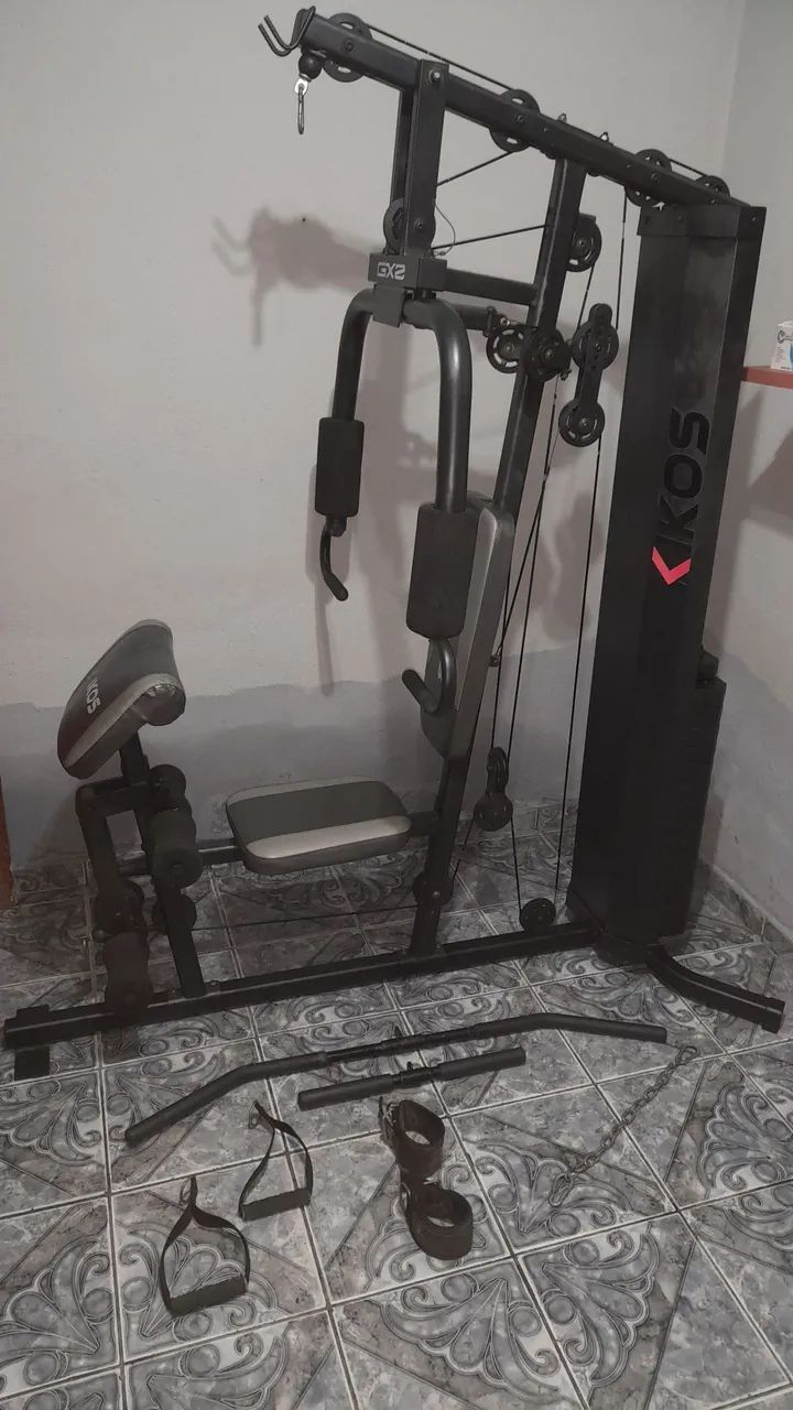Estação de  musculação com 96 kilos