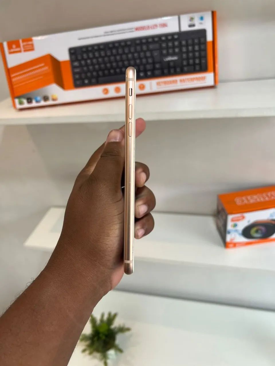 8 PLUS 64GB  - Foto 3