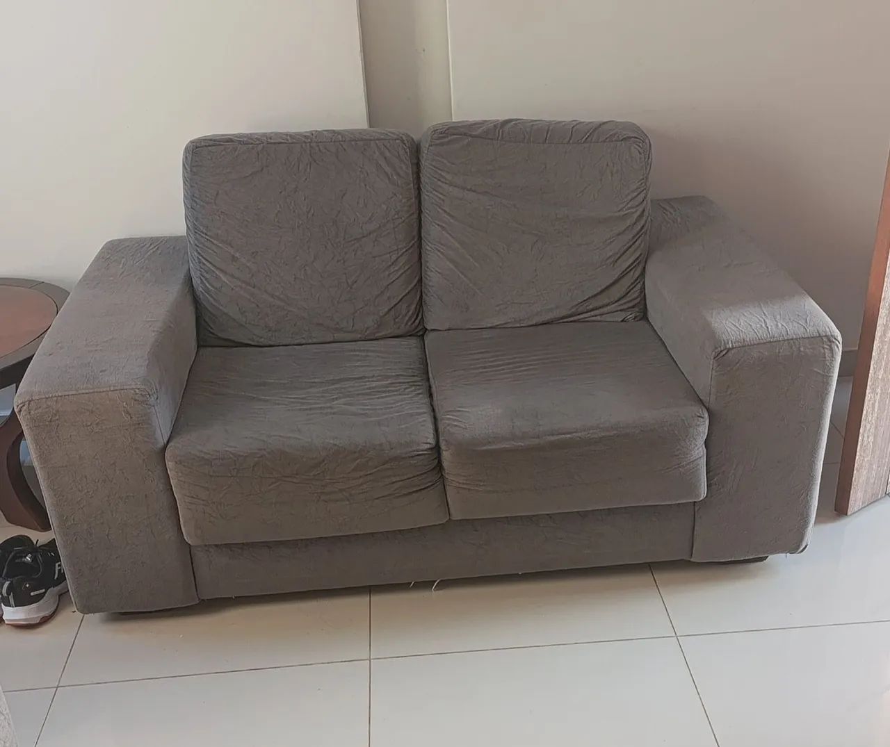 Vendo um sofá.Watts: * - Foto 2