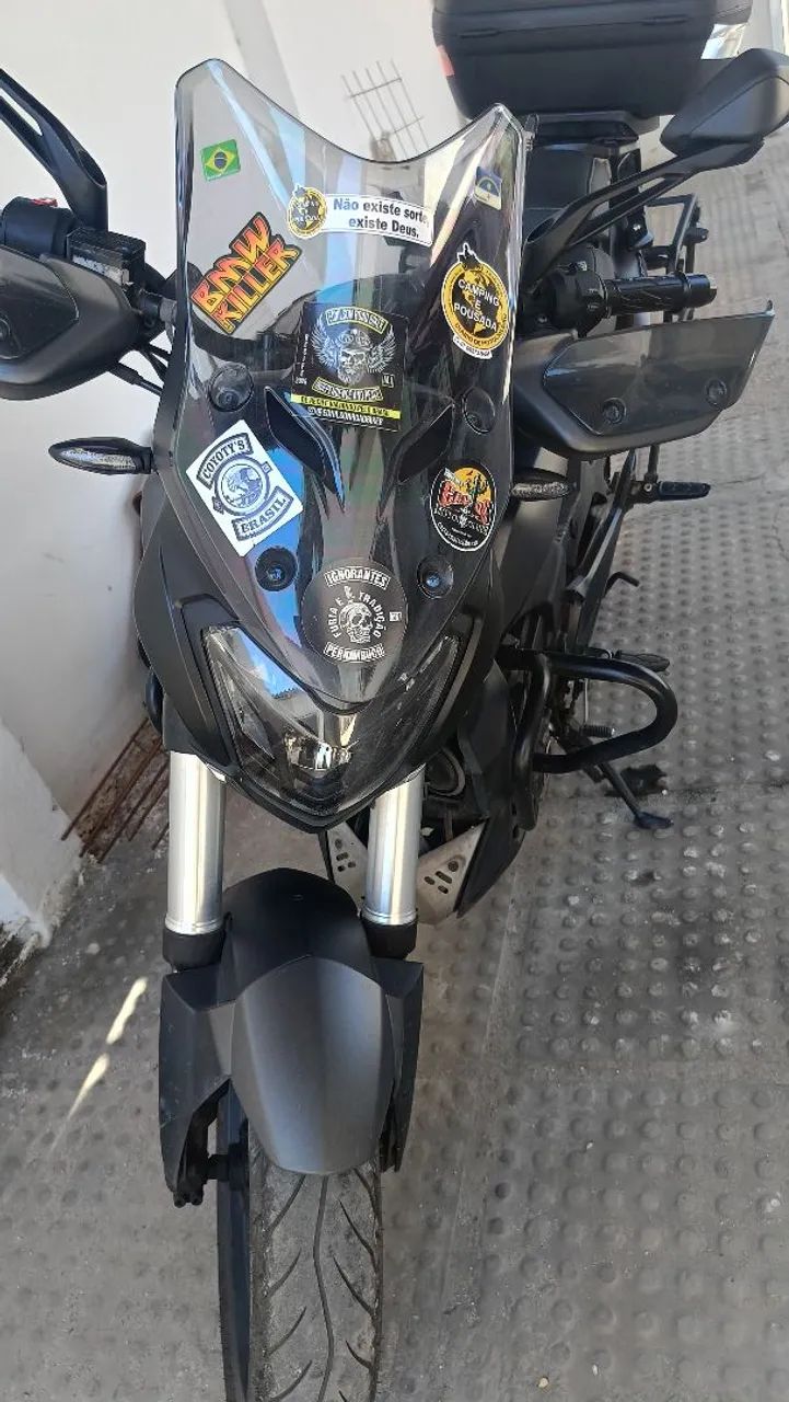 Dominar 400 impecável. 