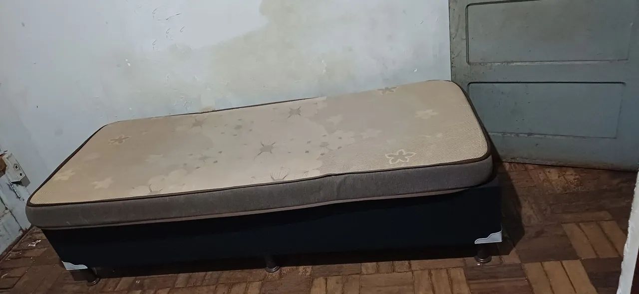 Cama de solteiro com colchão 
