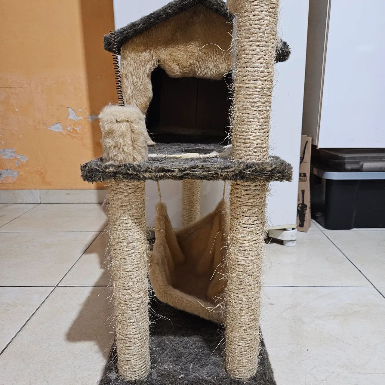 Casa com rede arranhador para Gatos - Playground. - Foto 3